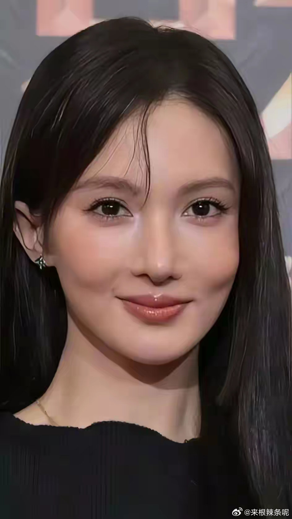 明星化妆前后的神秘转变与小巷中的秘密小店探秘